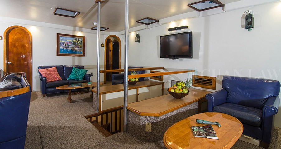 bvi-sailing-vacation-cuan-law-saloon